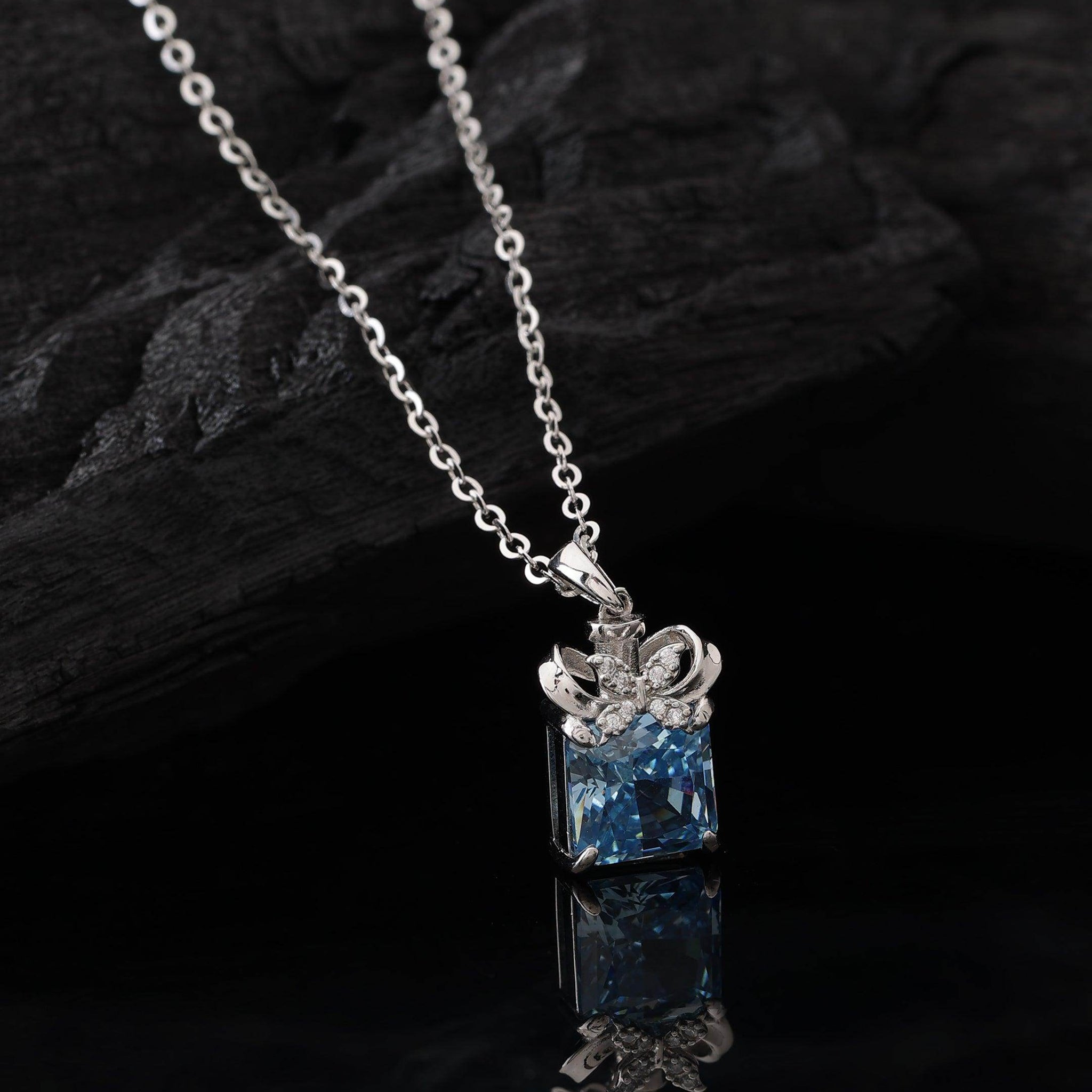Silver Gracious blue Pendant with Link Chain - SAAAR Jewellery