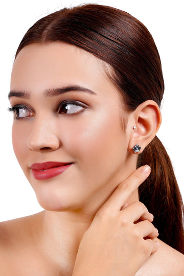Elegant Hoop Earrings with Classic Design