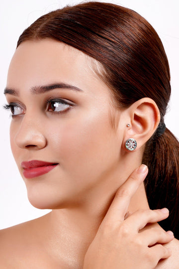 Elegant Hoop Earrings with Classic Design