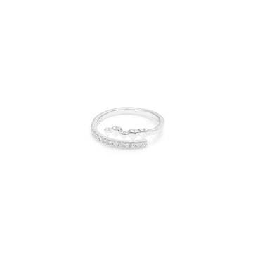 Timeless Twirls – Wrap your fingers in the elegance of silver.