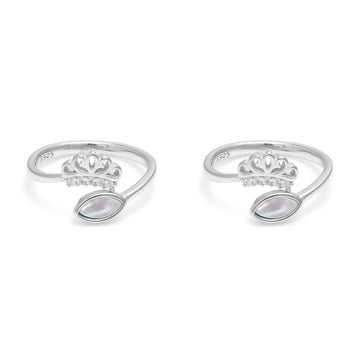 Walk in Elegance – These silver toe rings make every step shine.