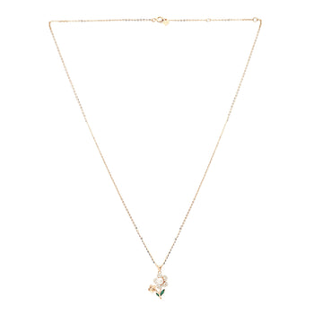 Everyday Essentials – Beautiful pendants that bring effortless style to your wardrobe.