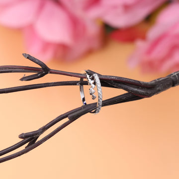 Timeless Twirls – Wrap your fingers in the elegance of silver.