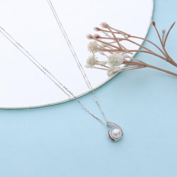 Perfectly Polished – 39 silver pendants that add the right touch to any outfit.