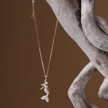 Delicate Treasures – Small details, big impact. Explore our pendant collection.