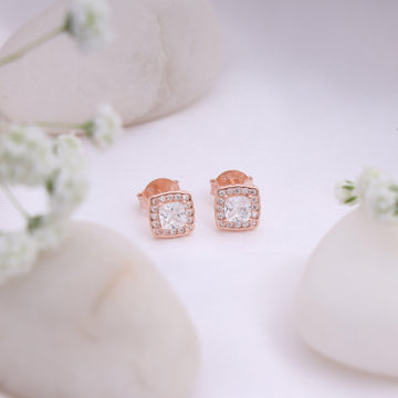 Celestial Charm – Stars for your ears, lighting up every look.