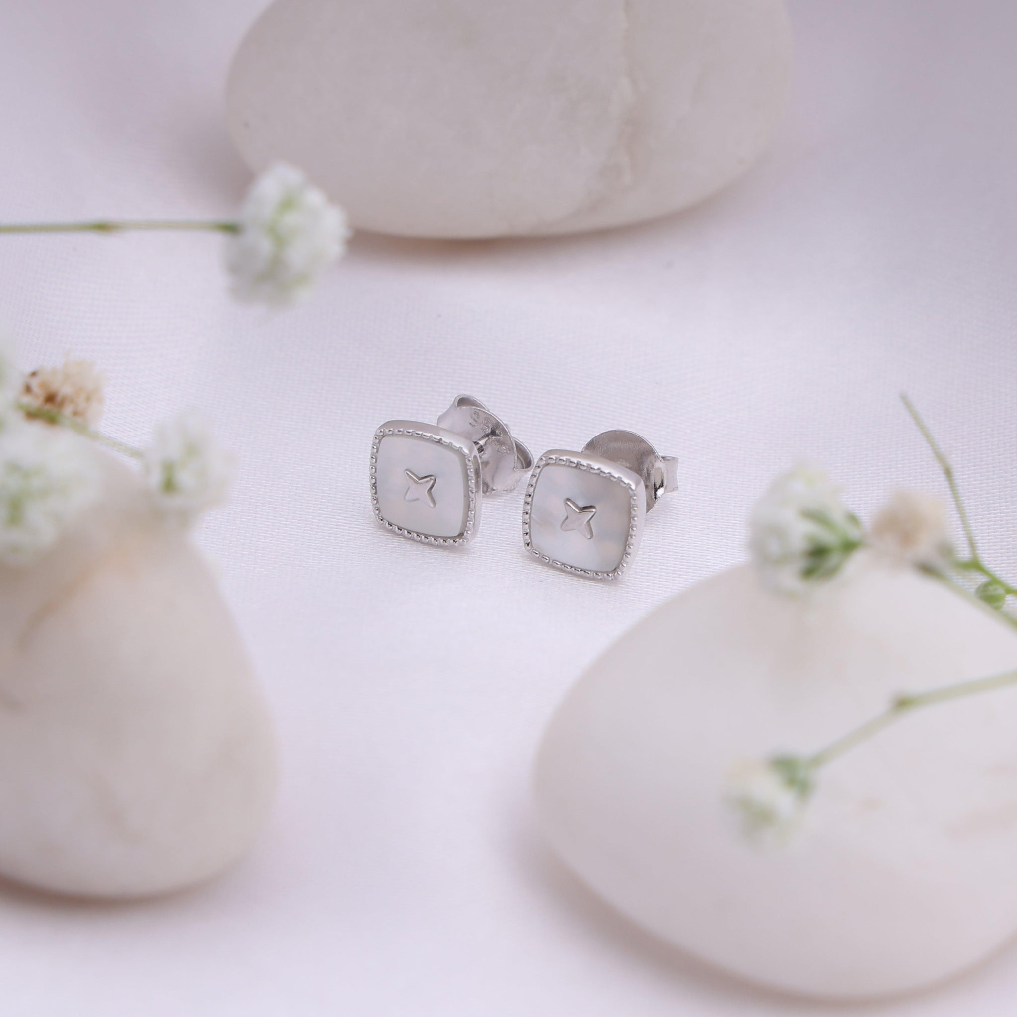 Glimmering Moments – Create memories with every sparkle.