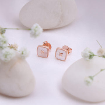 Everyday Essentials – Your go-to ear studs for effortless style.