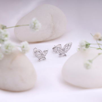 Refined Radiance – Ear studs that exude elegance and grace.