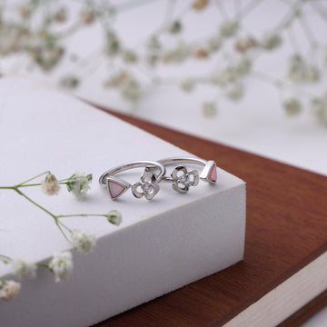 Twinkle Toes – Let your feet do the talking with our gorgeous toe rings.